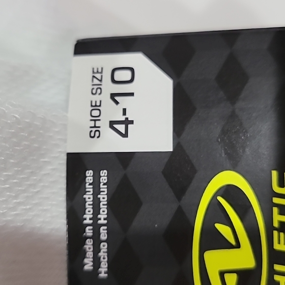 NWT 6 pairs of white low-cut socks. Shoe size 4-10.  Athletic - Picture 6 of 6